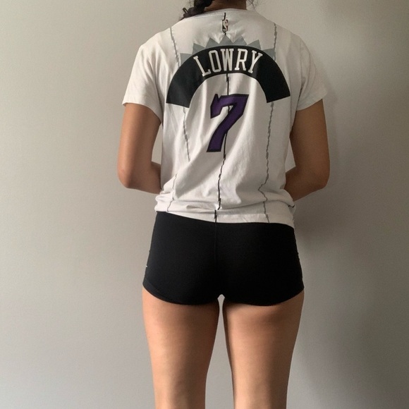 🏀 Toronto Raptors Women’s T-Shirt - Vintage Logo - Size MED  🏀 - Picture 5 of 13